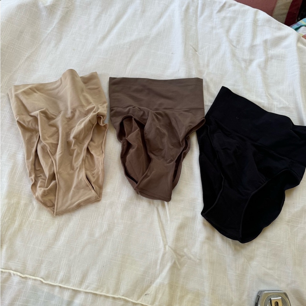 Bundle of 3 SKIMS Core Control Panties. Light core shapewear L/XL